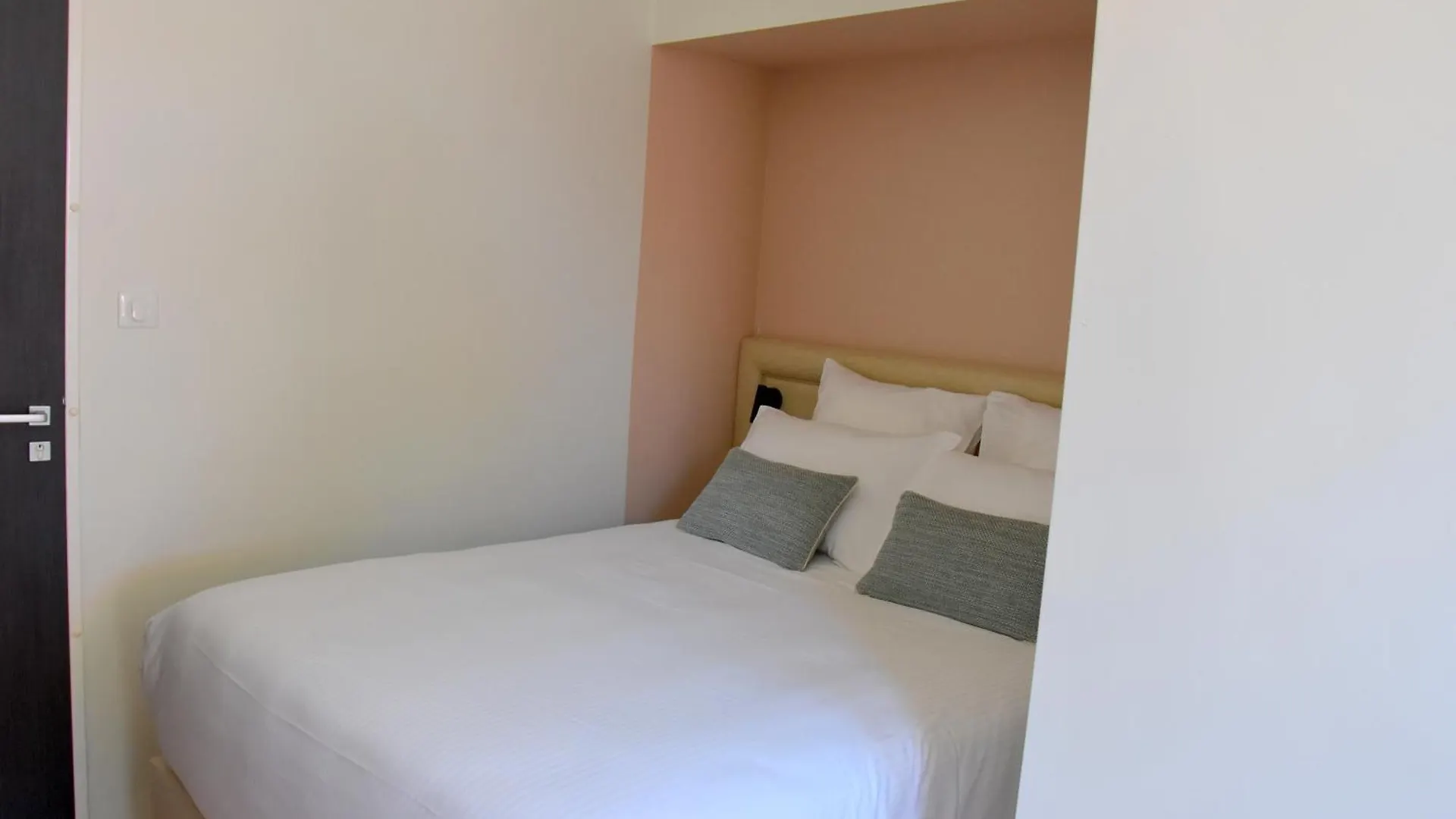Logis Hotel Restaurant Le Kalliste Ιέρ