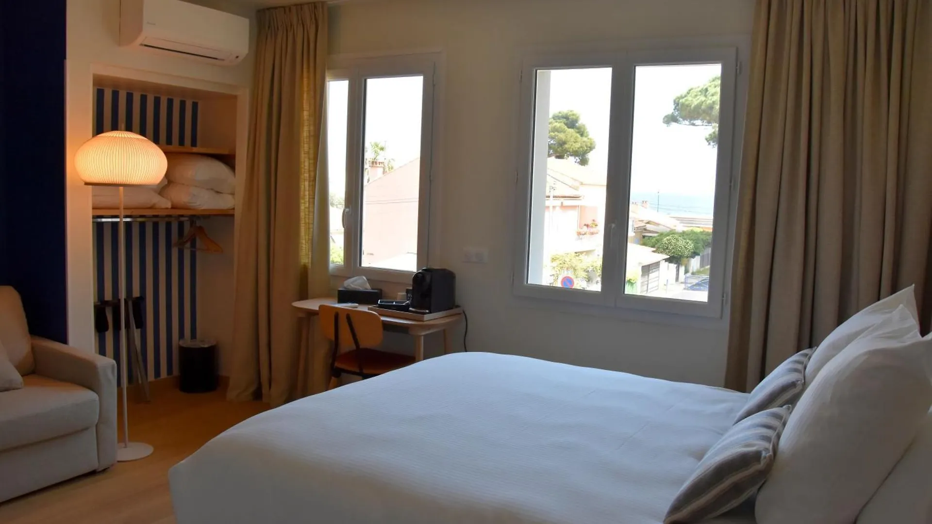 Logis Hotel Restaurant Le Kalliste Ιέρ 2*,