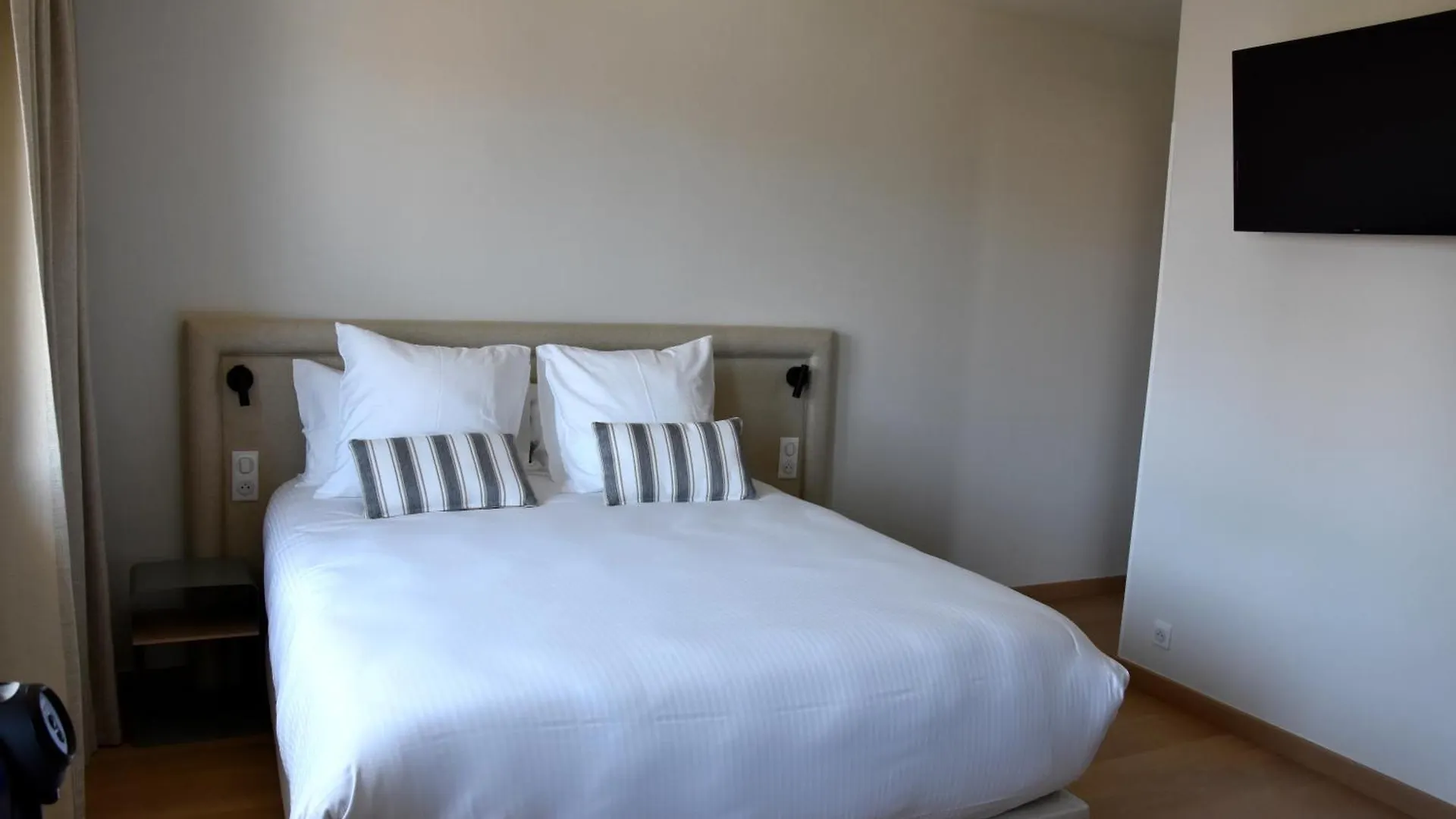 Logis Hotel Restaurant Le Kalliste Ιέρ