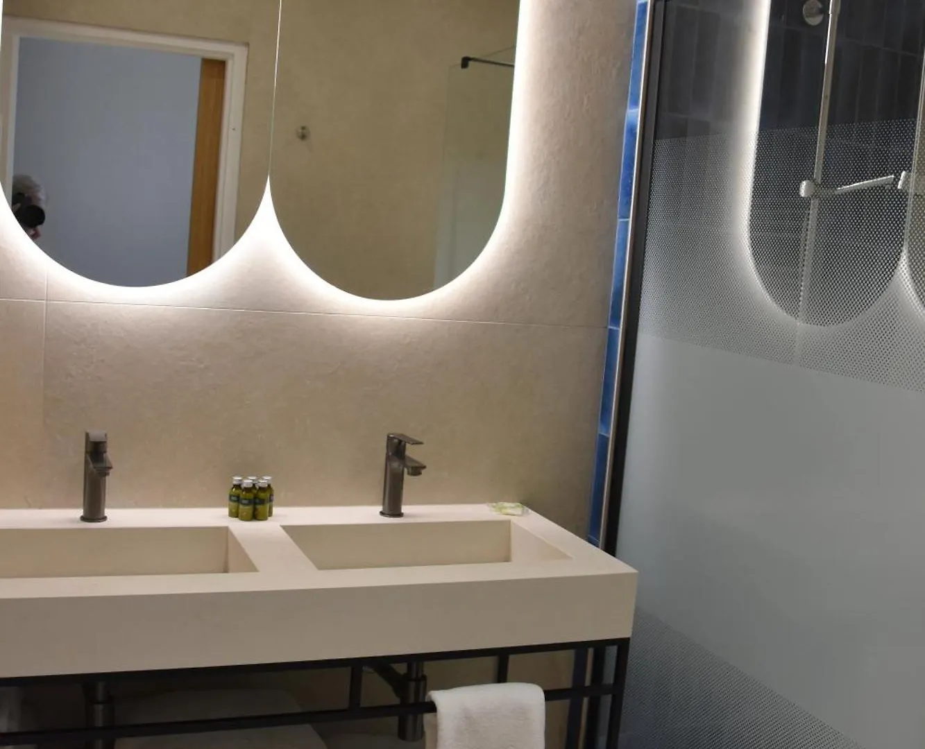 **  Logis Hotel Restaurant Le Kalliste Hyères Fransa