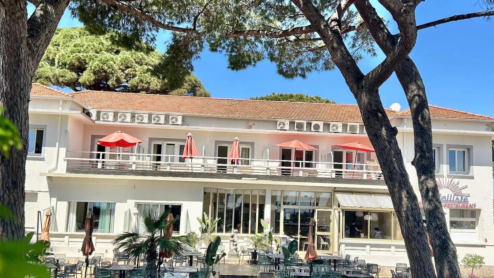 Logis Hotel Restaurant Le Kalliste Ιέρ