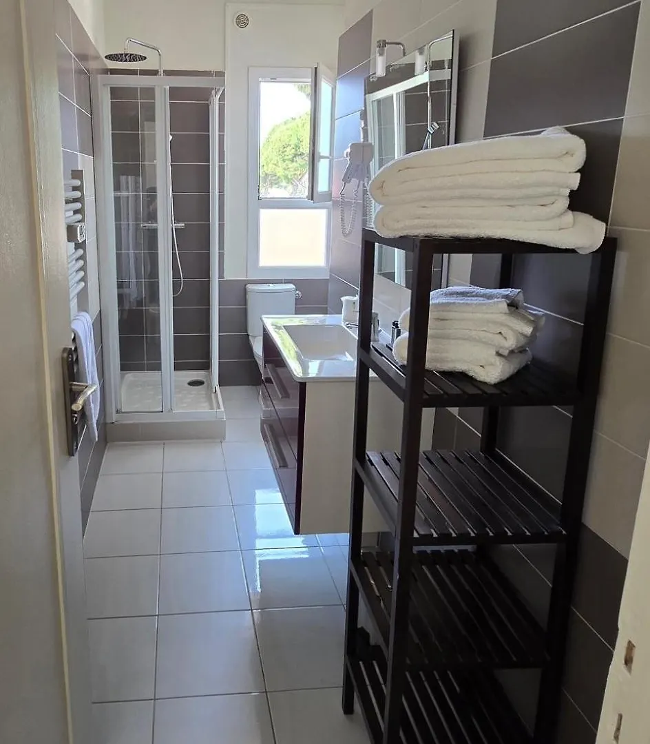 Logis Hotel Restaurant Le Kalliste Ιέρ