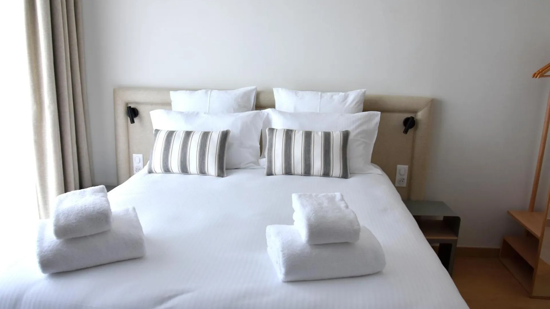 Logis Hotel Restaurant Le Kalliste Ιέρ Γαλλία