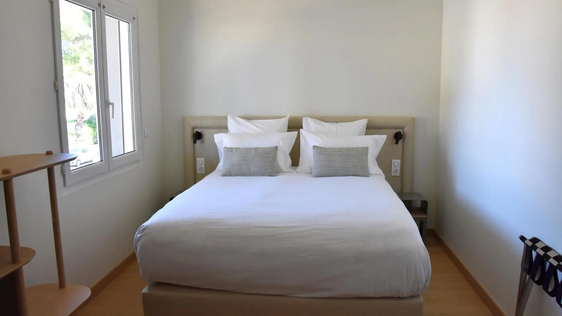Logis Hotel Restaurant Le Kalliste Ιέρ
