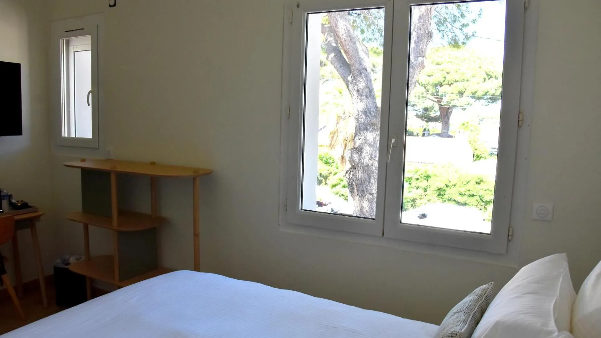 Logis Hotel Restaurant Le Kalliste Ιέρ