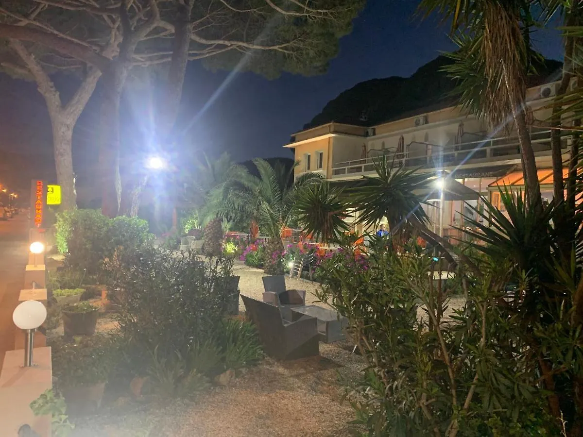 Logis Hotel Restaurant Le Kalliste Hyères